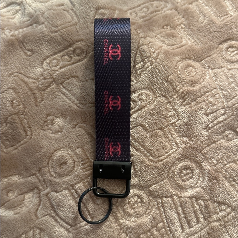 🆕 Stylish Black Keychain Wristlet